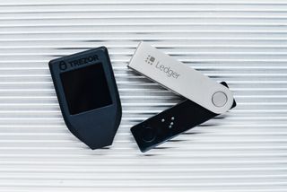 Portefeuilles froids Trezor et Ledger